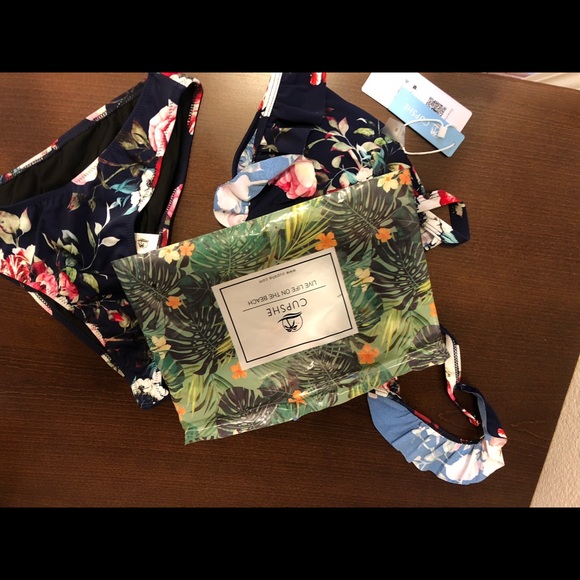 Bathing suit - Picture 3 of 8